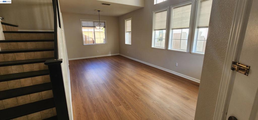 2042 Dahlia Cmn Property Photo 2