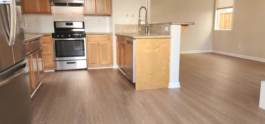 2042 Dahlia Cmn Property Photo 5