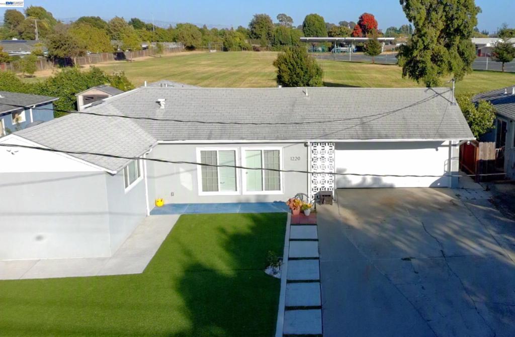 1220 Esser Ave Property Photo 1