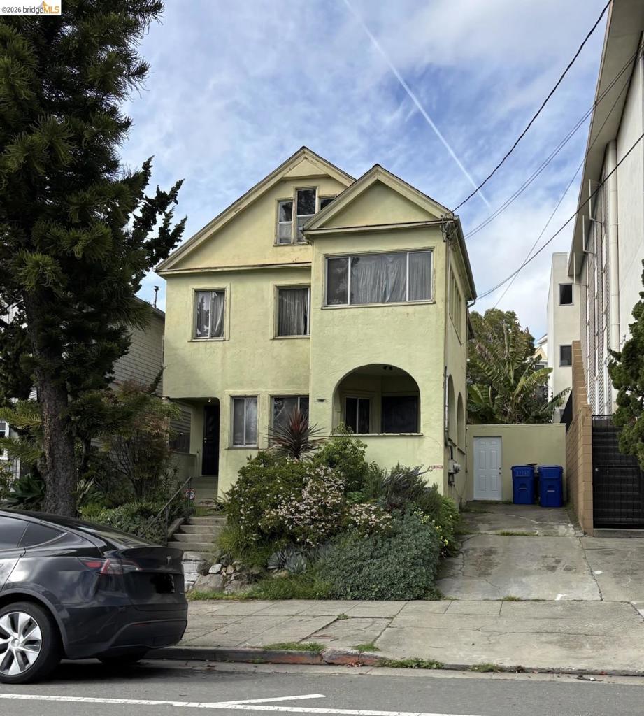 4035 Howe St Property Photo 1