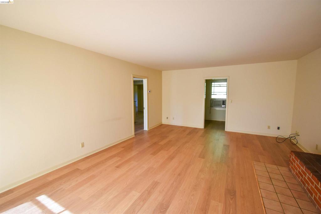 541 S Shepherd St Property Photo 8