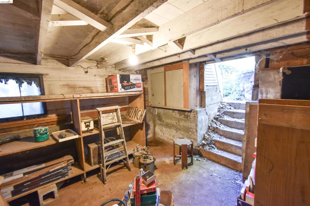 541 S Shepherd St Property Photo 30