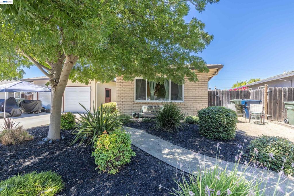 5252 Norma Way Property Photo 3