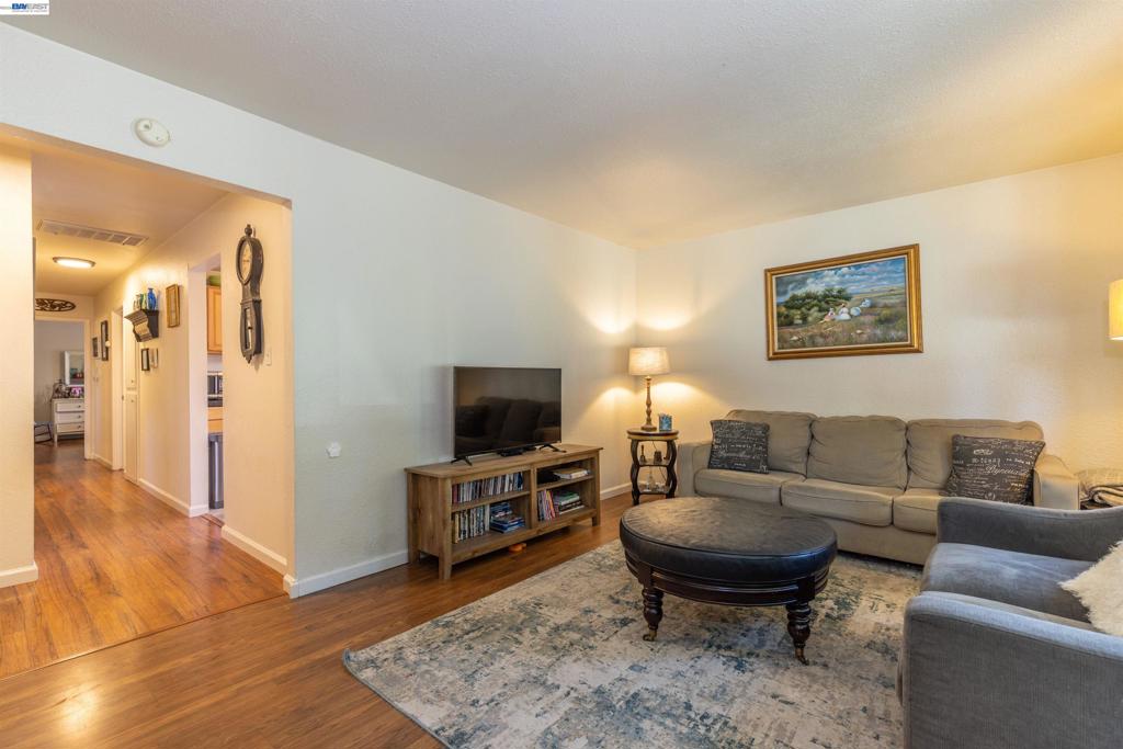 5252 Norma Way Property Photo 7