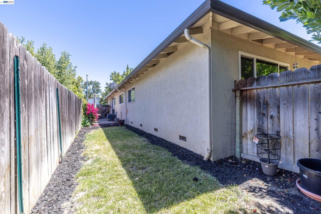 5252 Norma Way Property Photo 18