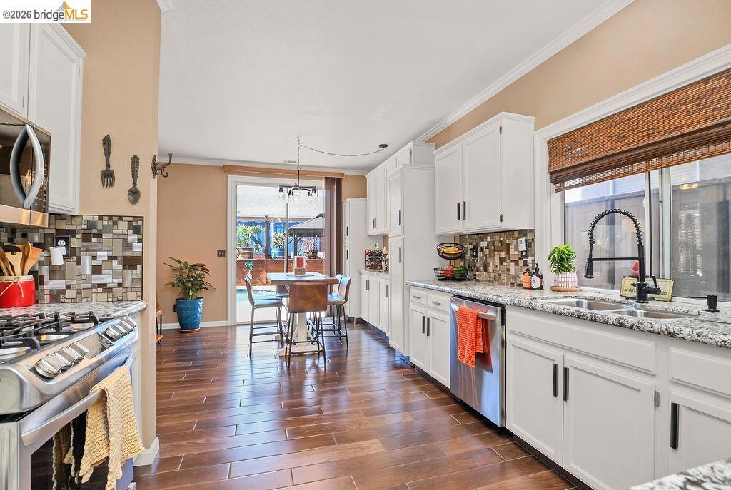 4798 Canopy Ln Property Photo 10