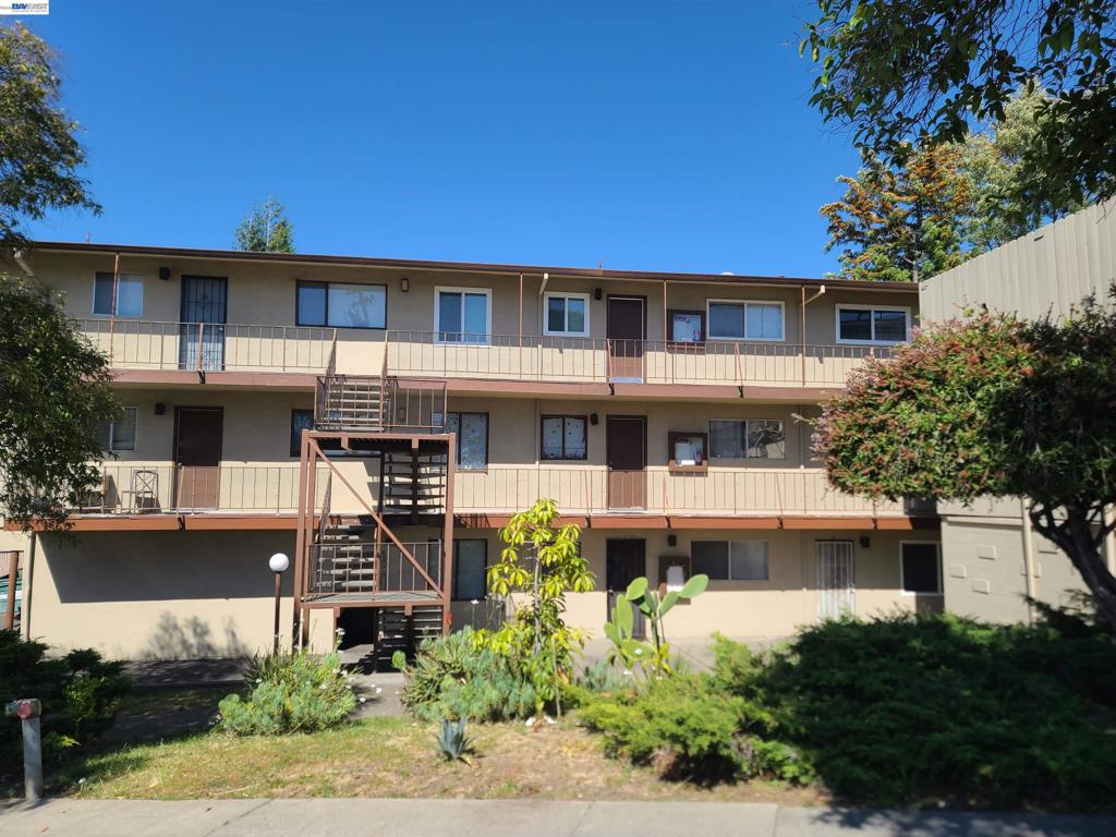 22759 Vermont St Property Photo 1