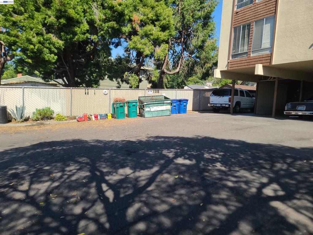 22759 Vermont St Property Photo 5
