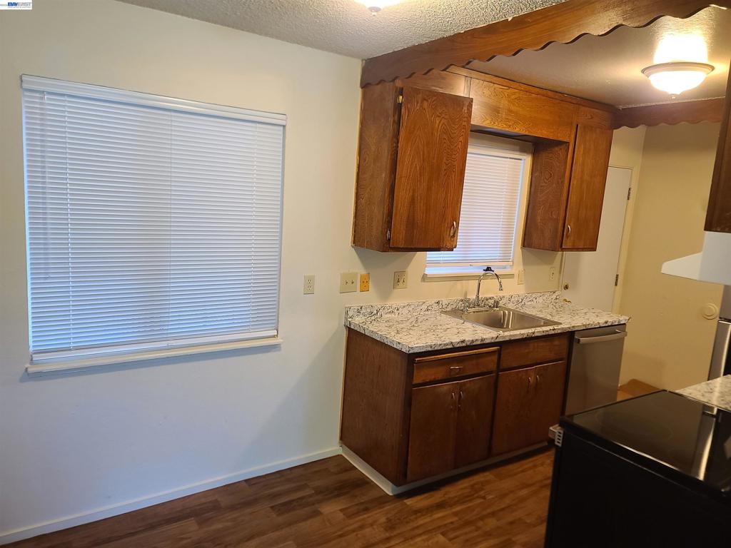 22759 Vermont St Property Photo 12