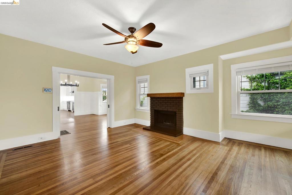 1043 47th St Property Photo 11