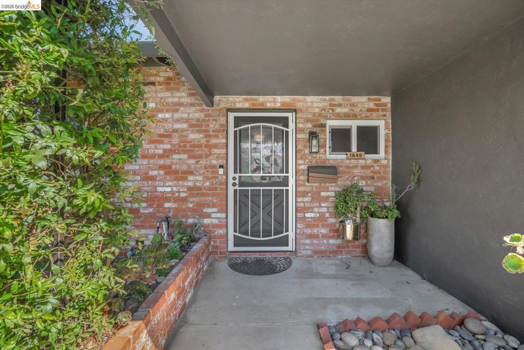 1848 Polk St Property Photo 7
