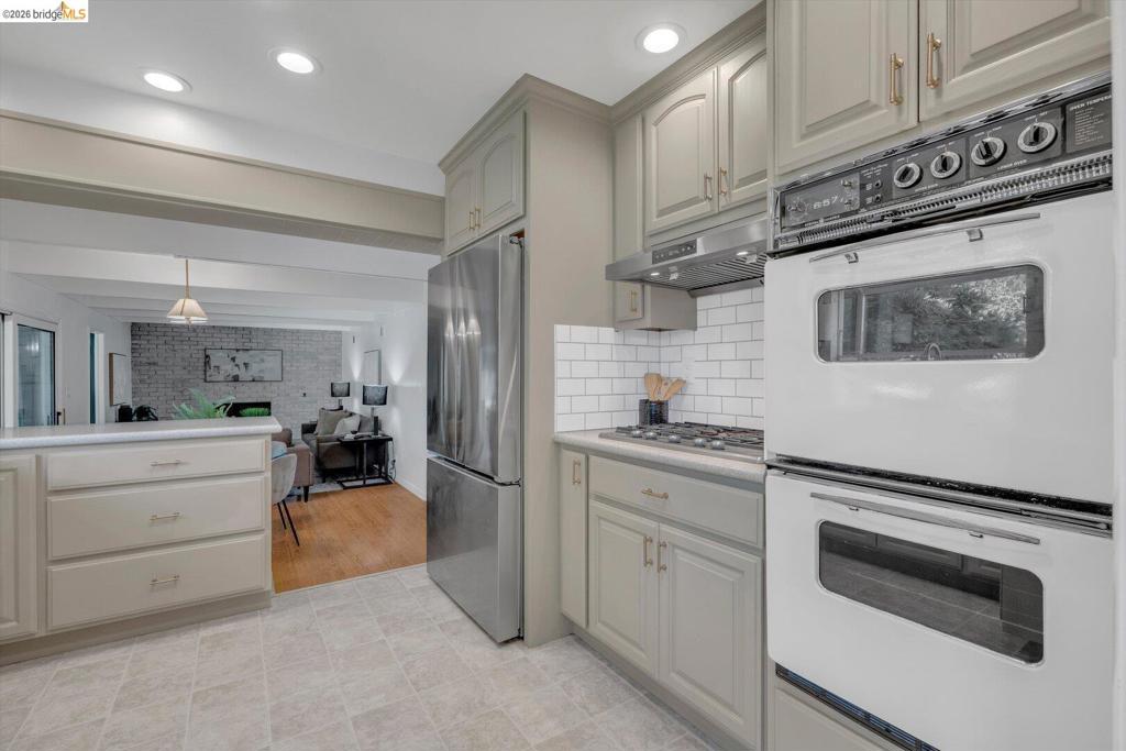 1848 Polk St Property Photo 15