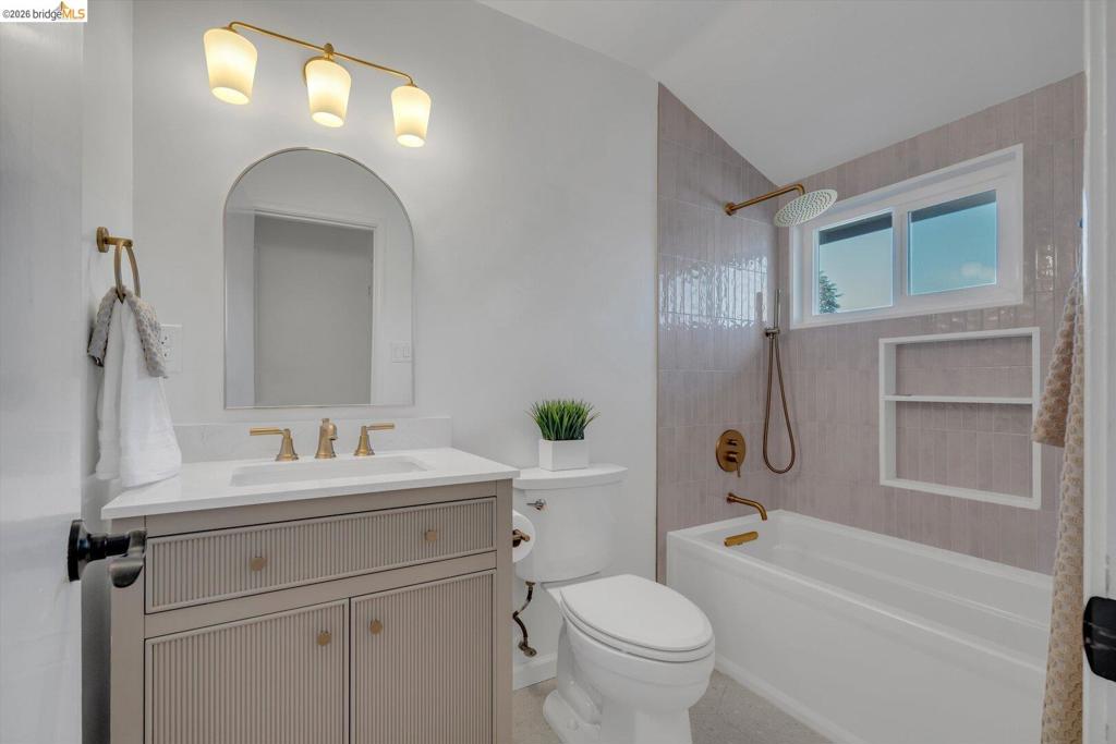 1848 Polk St Property Photo 27