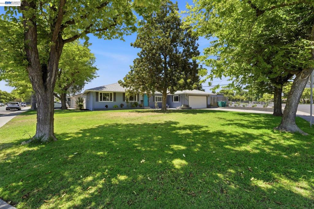 6311 Belmont Pl Property Photo 3