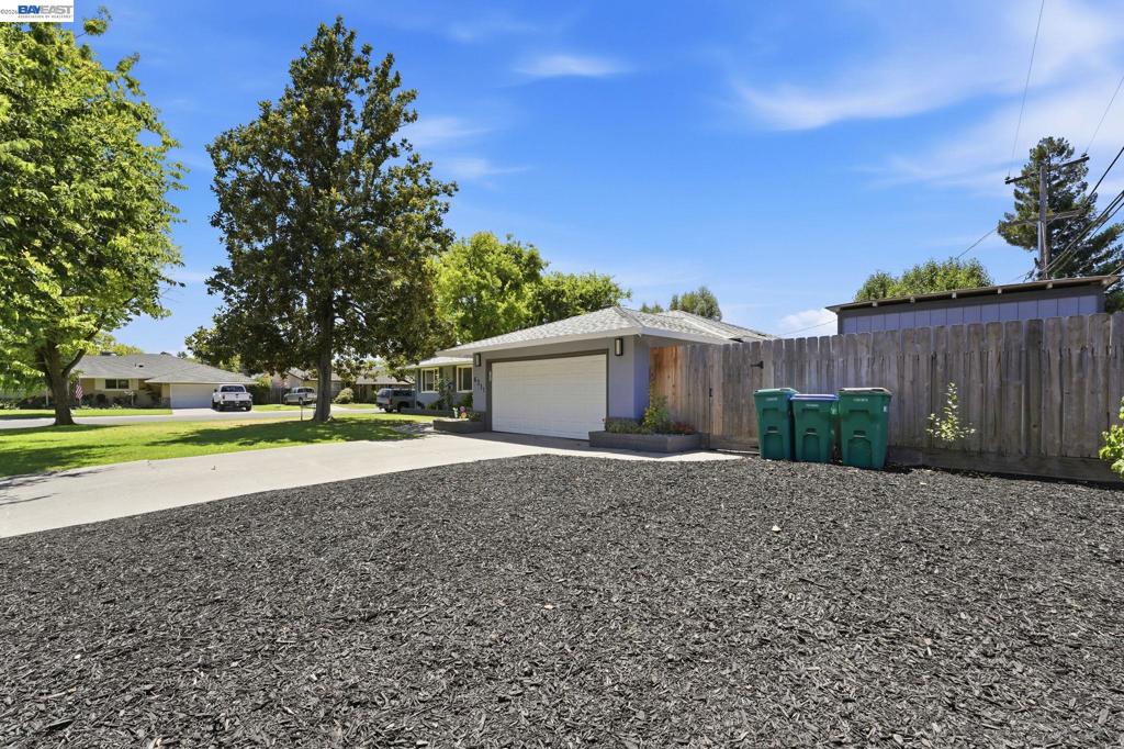 6311 Belmont Pl Property Photo 4