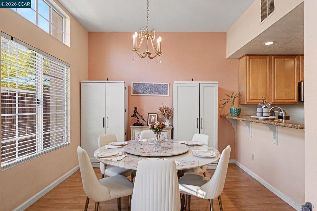 5251 Pebble Glen Dr Property Photo 6