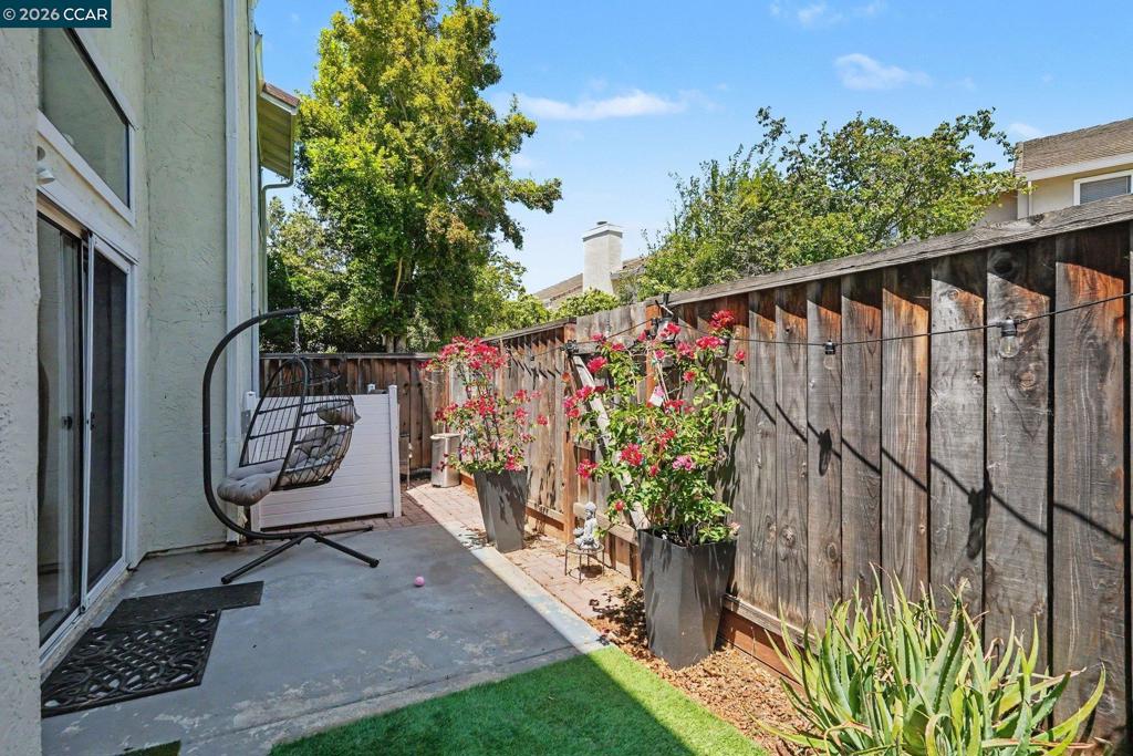 5251 Pebble Glen Dr Property Photo 17