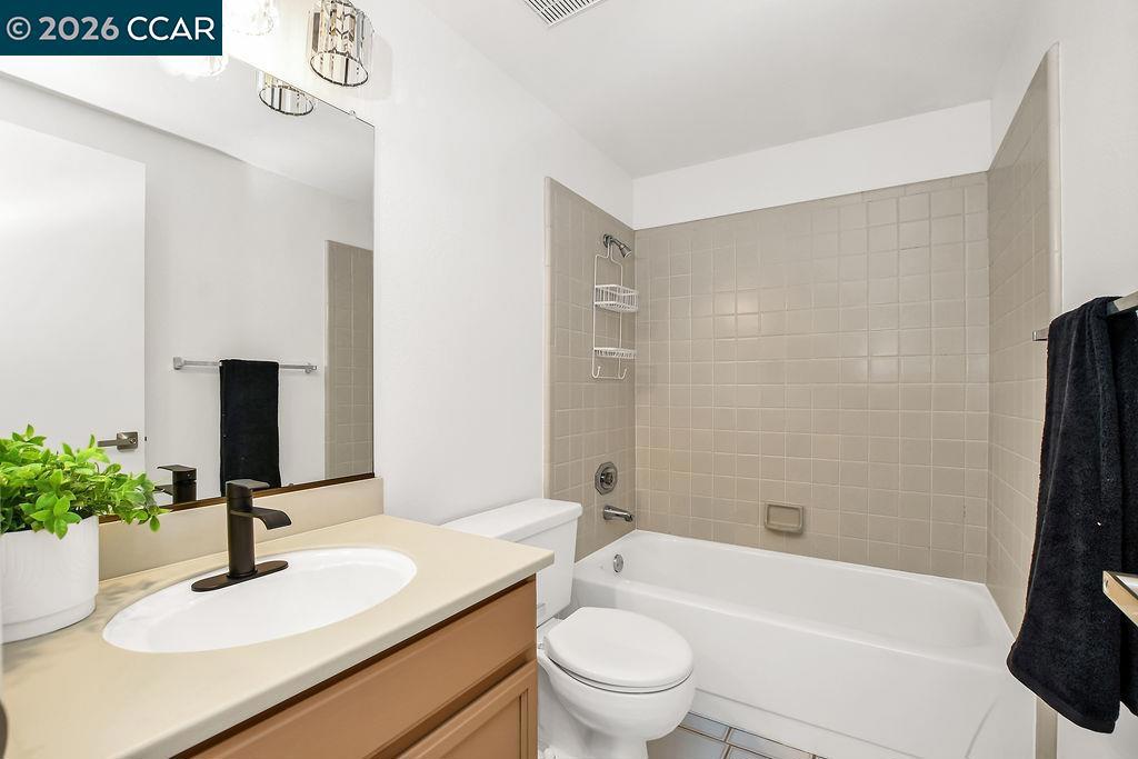 1623 Geary Rd Property Photo 11