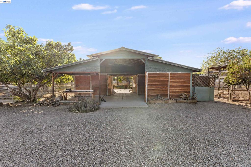 23110 Los Ranchos Dr Property Photo 1