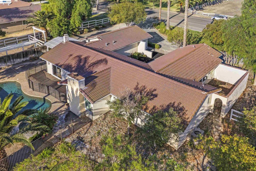 23110 Los Ranchos Dr Property Photo 3