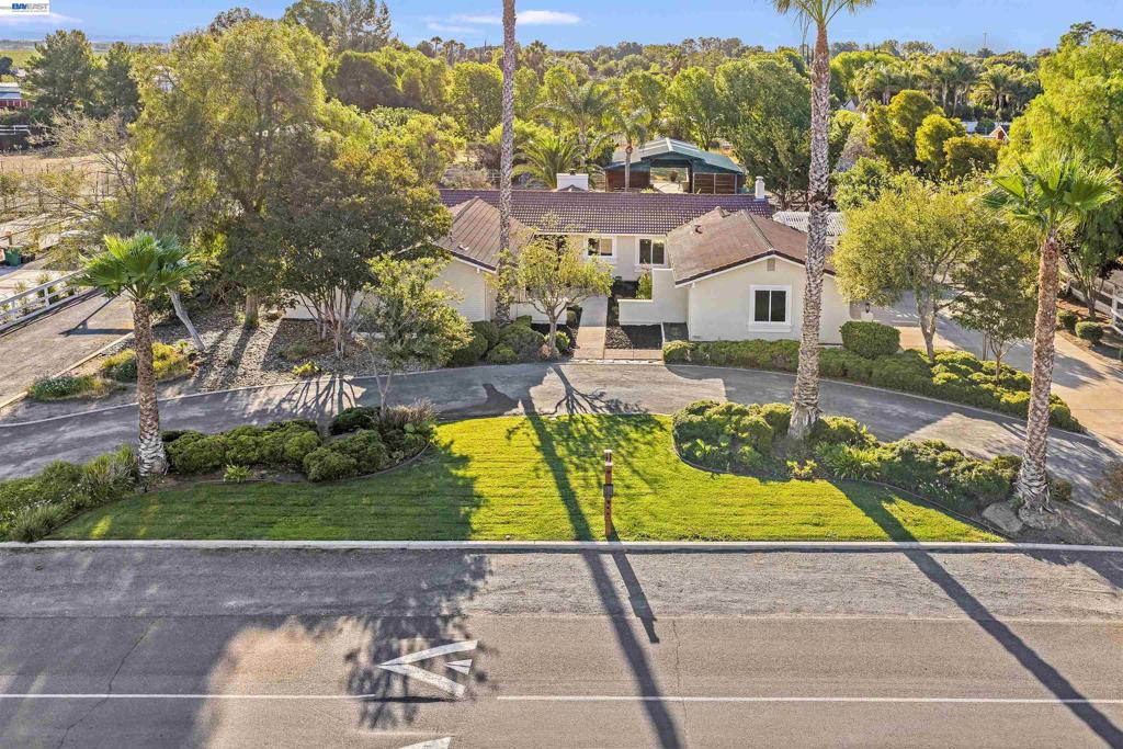 23110 Los Ranchos Dr Property Photo 6
