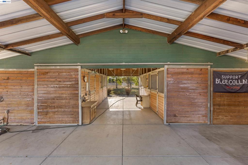 23110 Los Ranchos Dr Property Photo 10