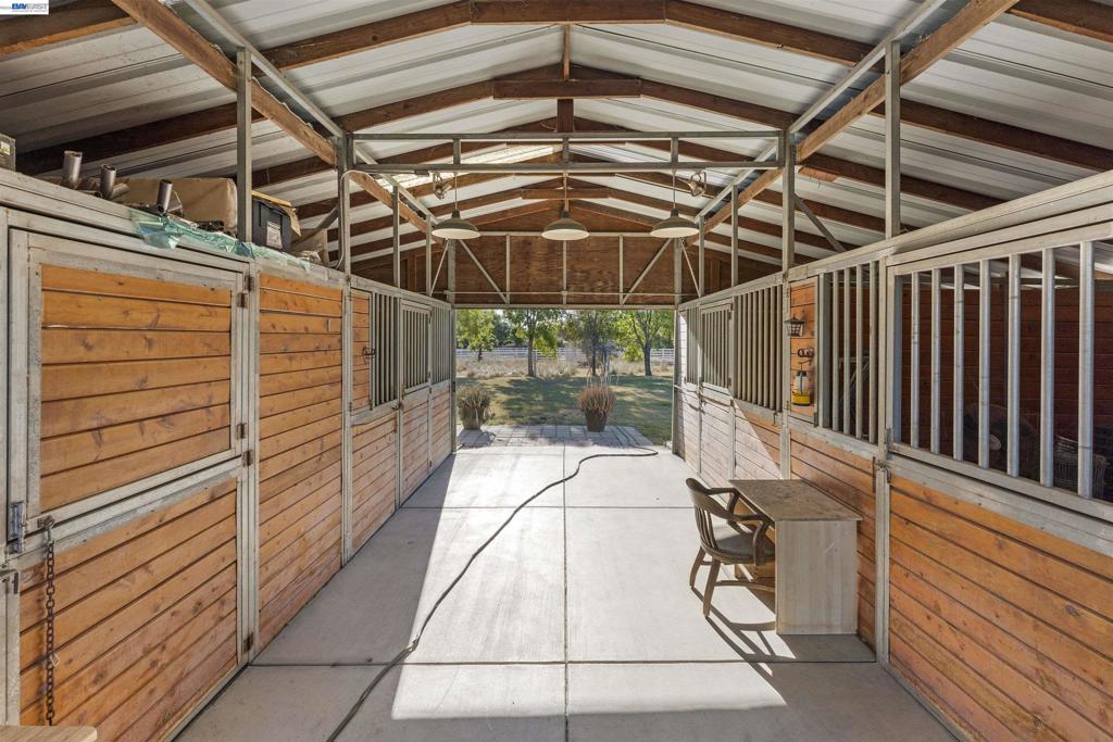 23110 Los Ranchos Dr Property Photo 11