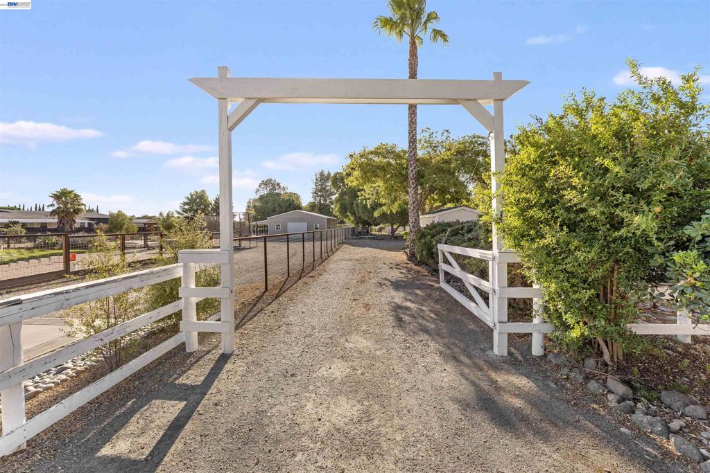 23110 Los Ranchos Dr Property Photo 13