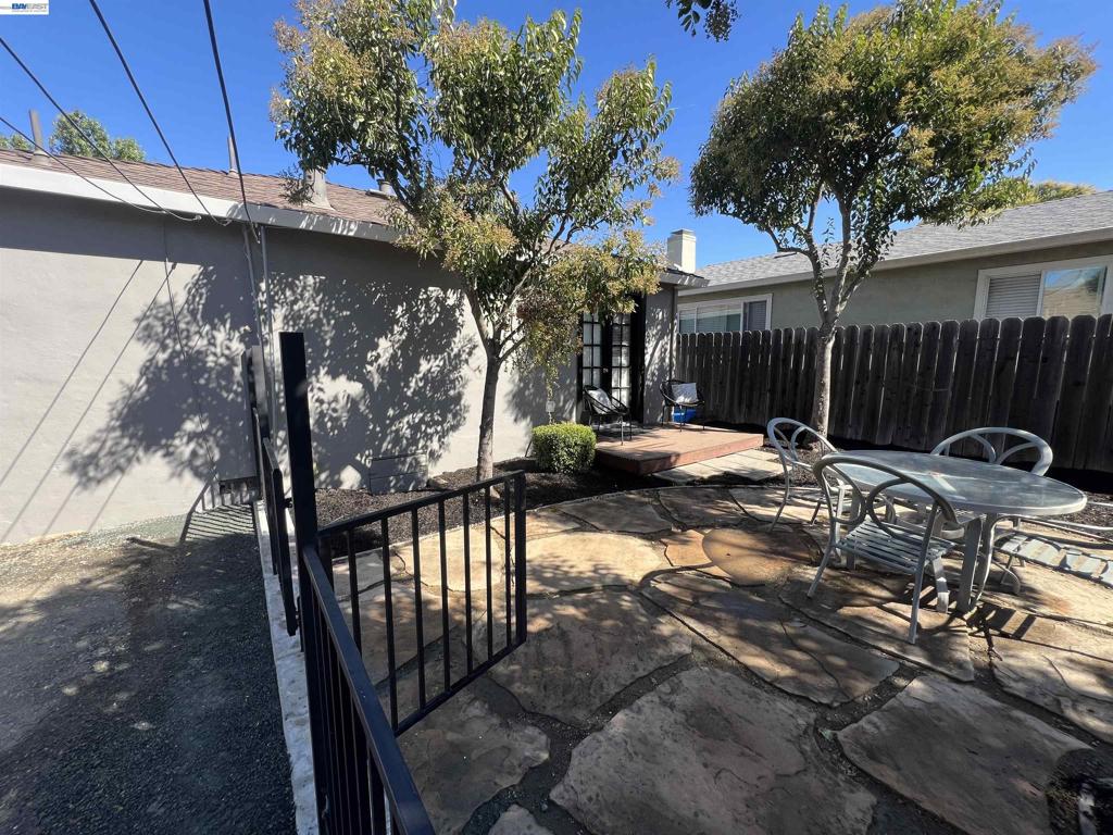 1927 Park St Property Photo 10