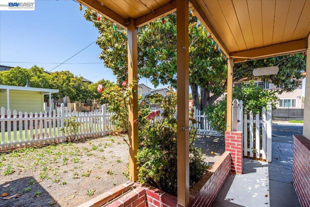 1006 Lake St Property Photo 6