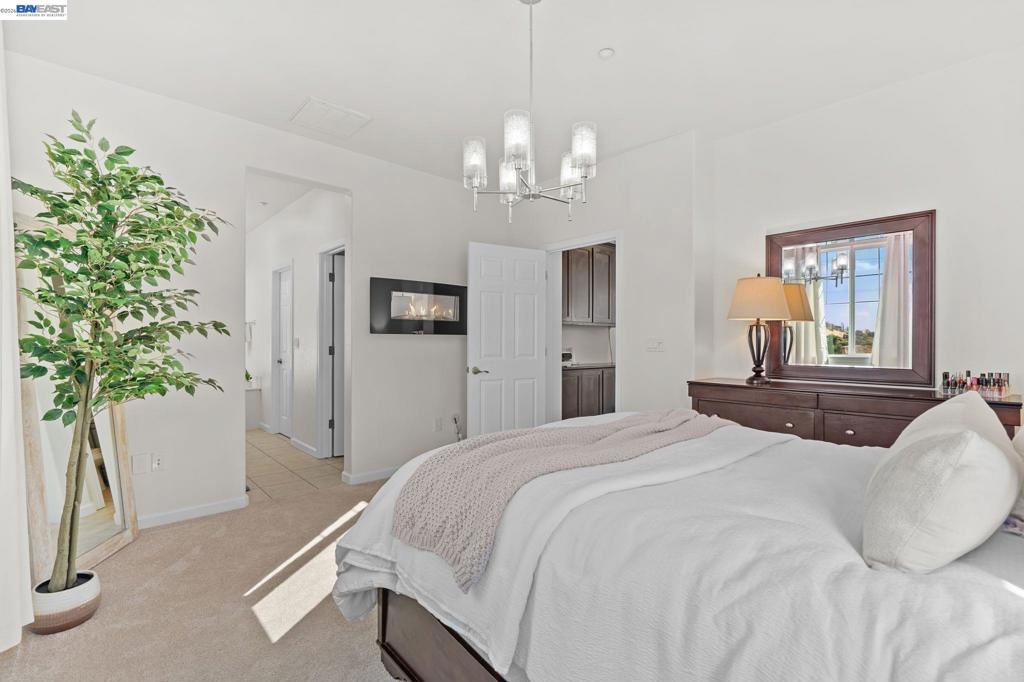 663 Falling Star Drive Property Photo 17