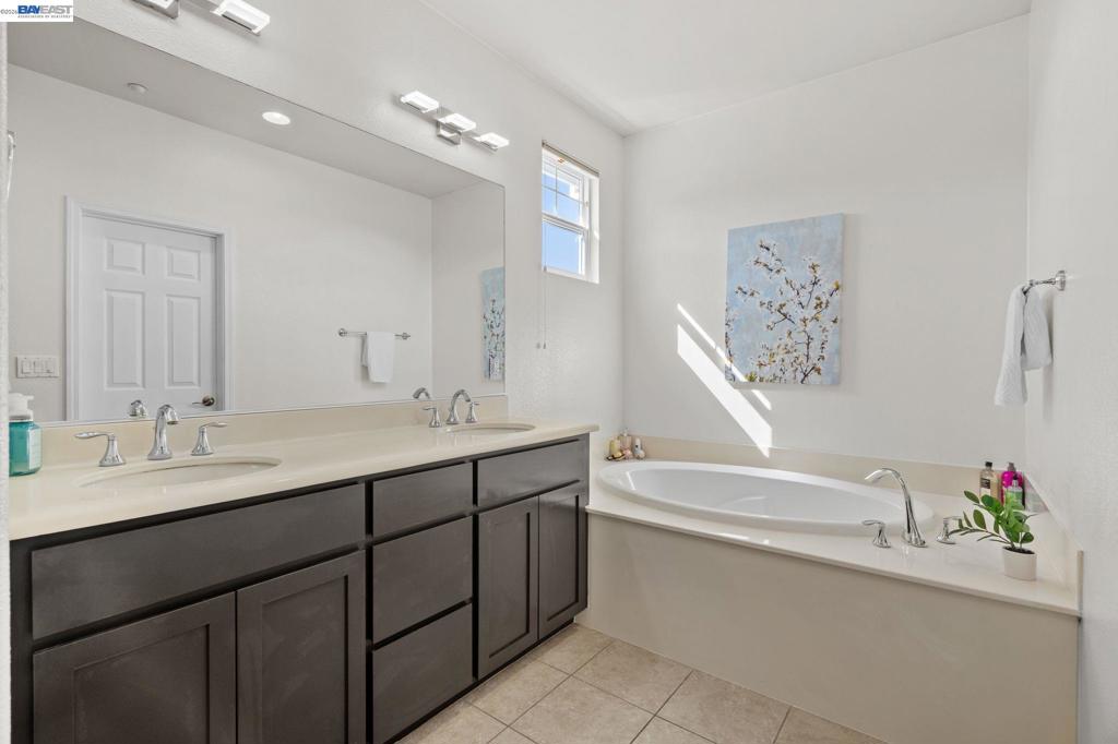 663 Falling Star Drive Property Photo 19