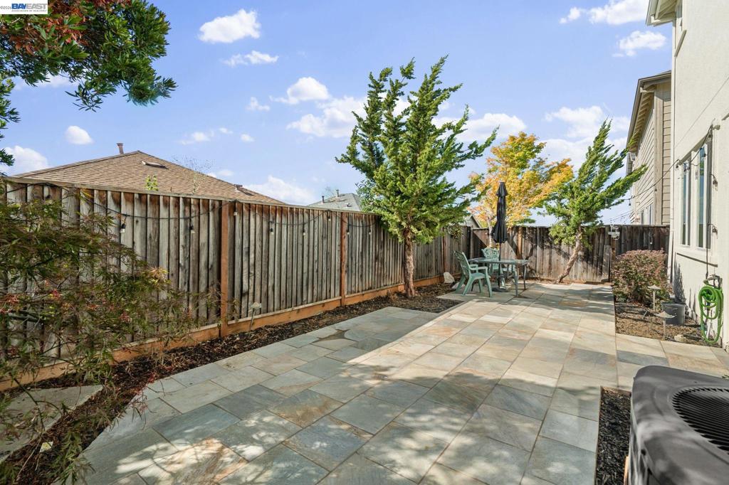 663 Falling Star Drive Property Photo 27