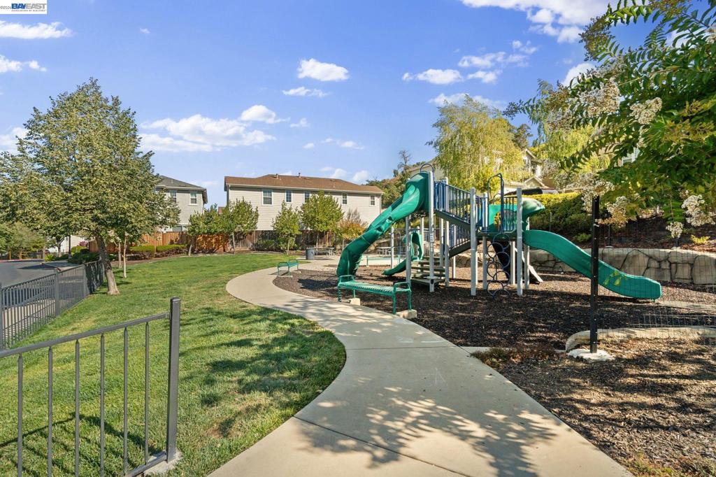 663 Falling Star Drive Property Photo 31