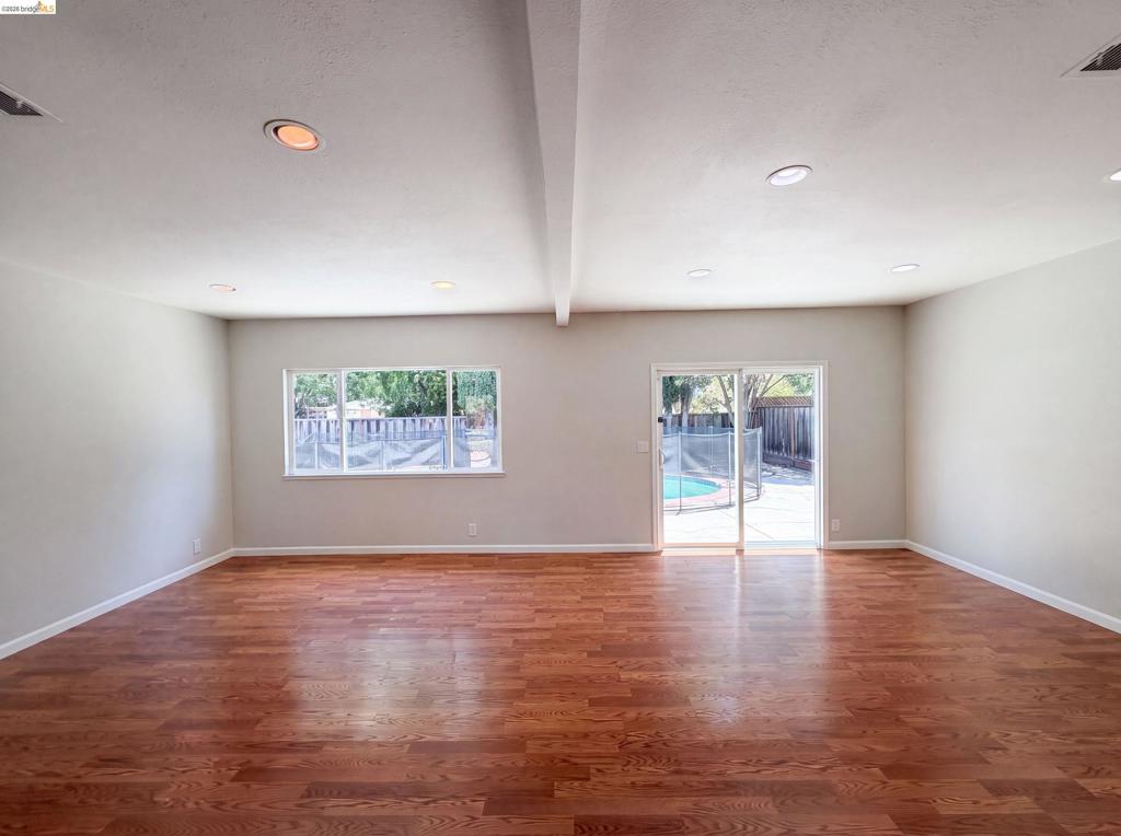 1496 Soccer Ct Property Photo 6