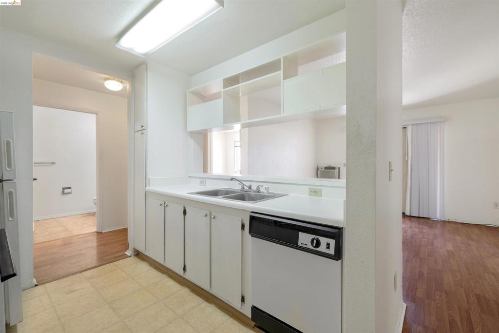 5 Lancaster Cir 121 Property Photo 3
