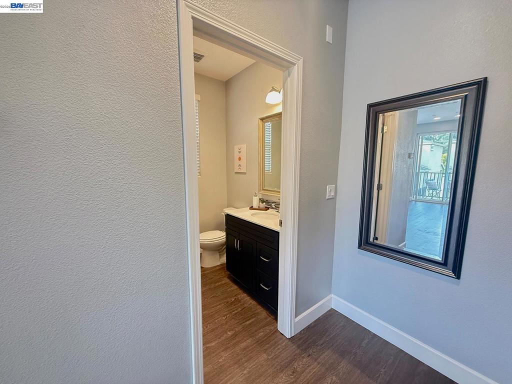 408 Colina Way Property Photo 8