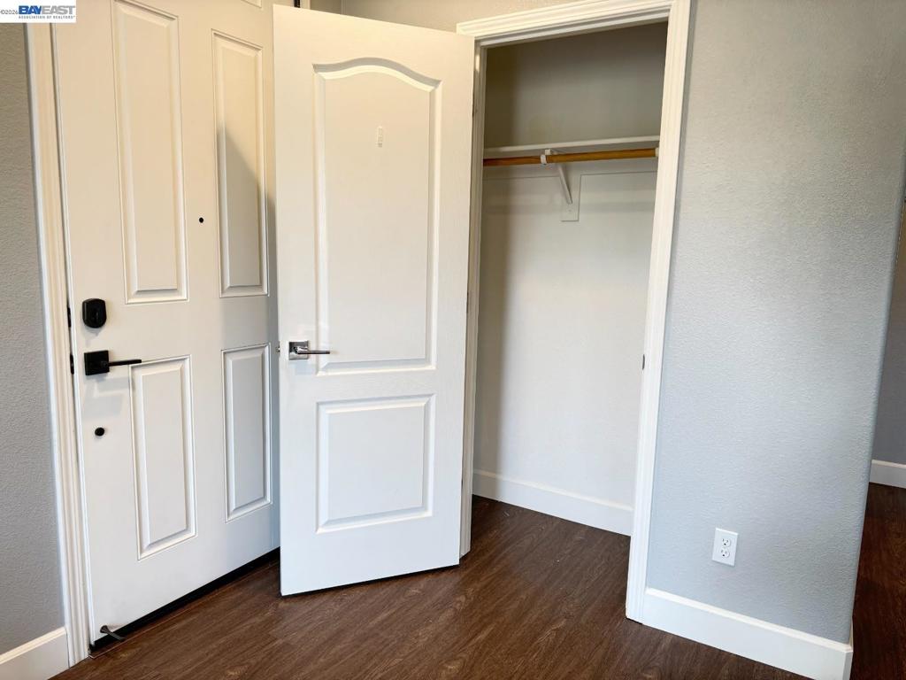 408 Colina Way Property Photo 9