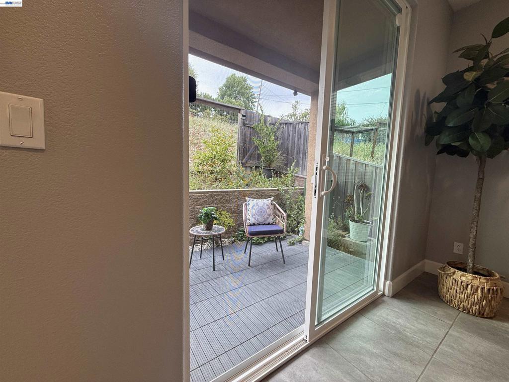 408 Colina Way Property Photo 15
