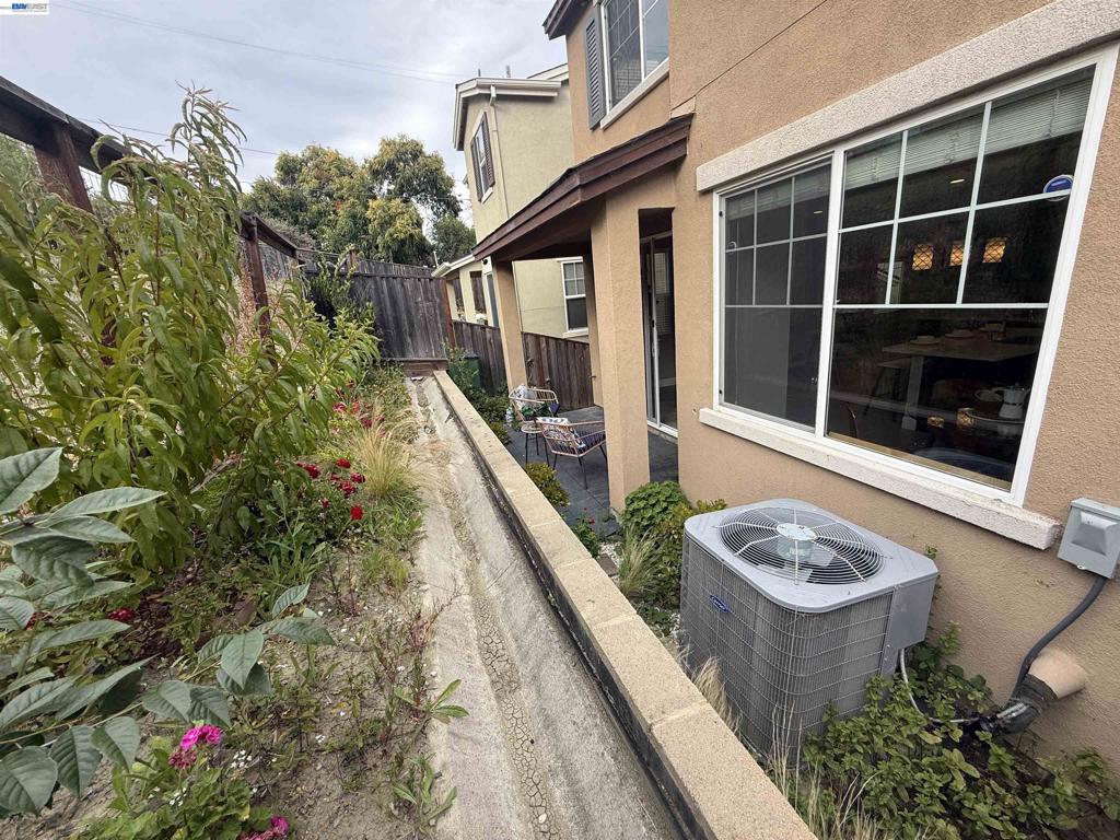 408 Colina Way Property Photo 17