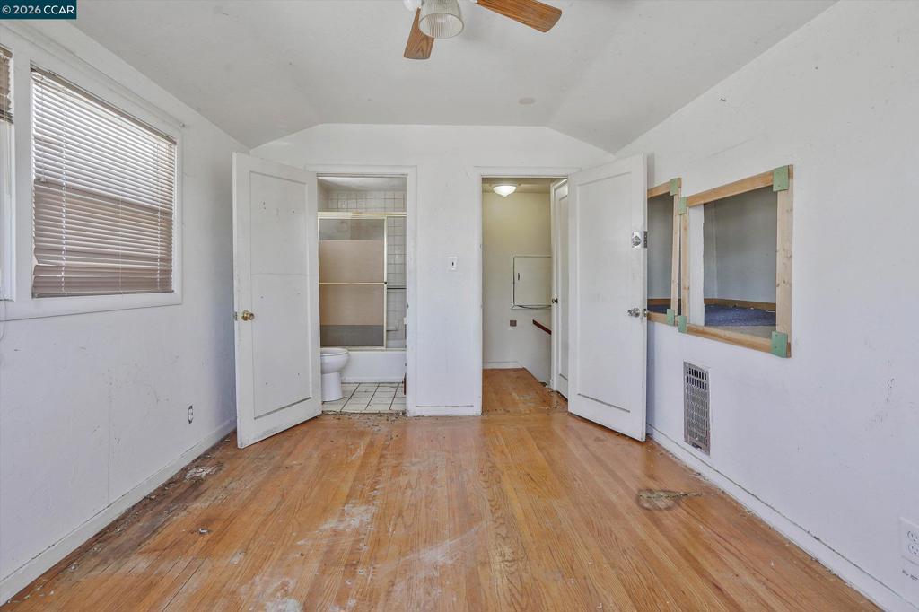 560 25th St Property Photo 24