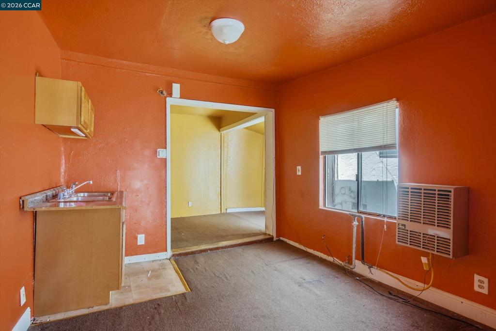 560 25th St Property Photo 39