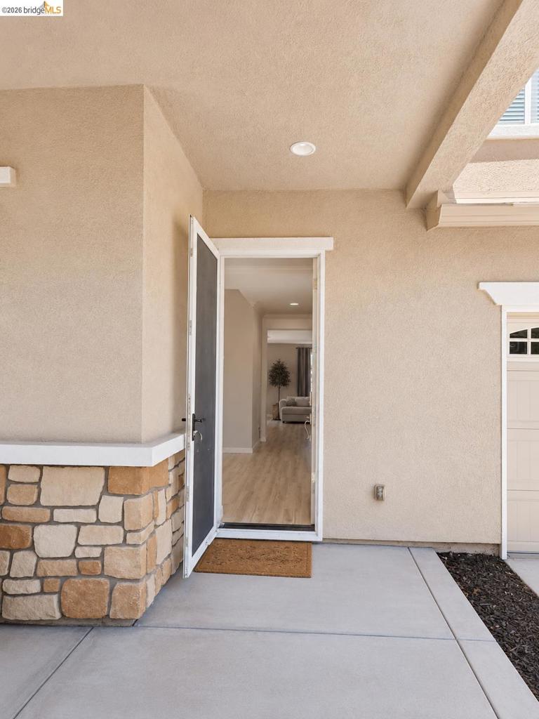 697 Landmark Pt Property Photo 3