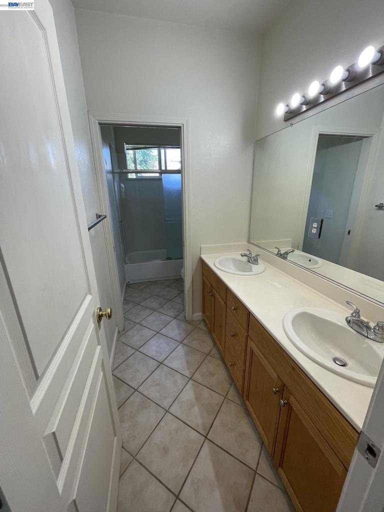6056 Silveroak Cir Property Photo 10