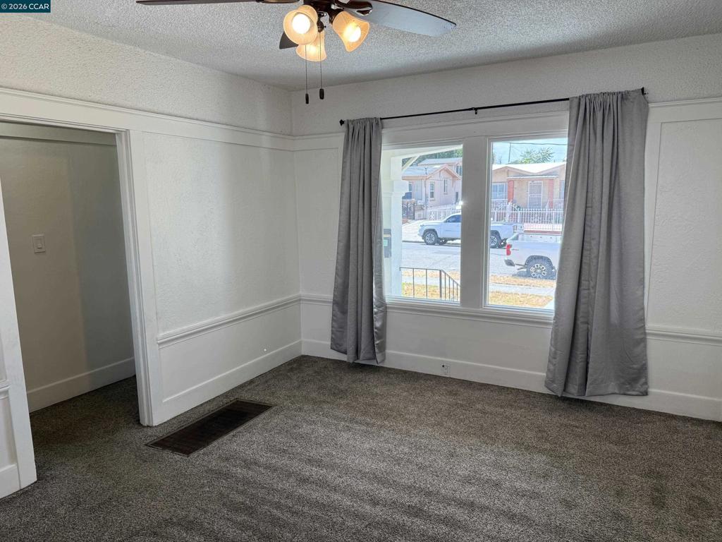 2615 Humboldt Ave Property Photo 4