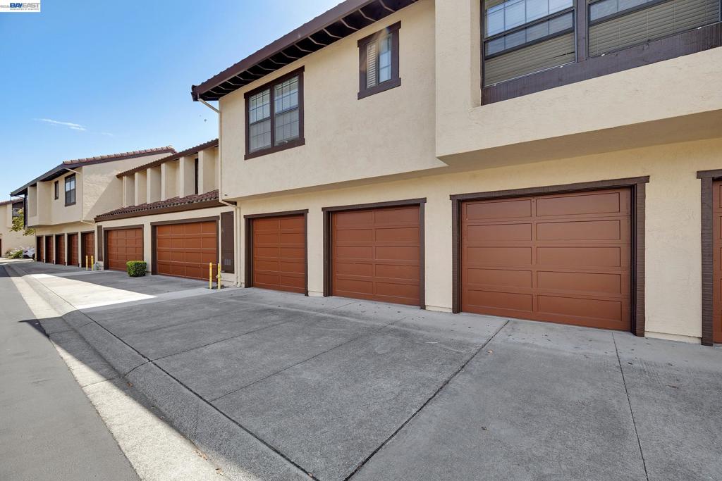 13725 Seagate Dr Property Photo 4