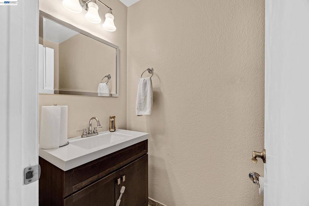 13725 Seagate Dr Property Photo 8