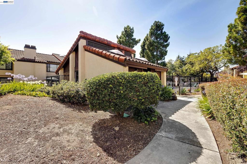 13725 Seagate Dr Property Photo 31