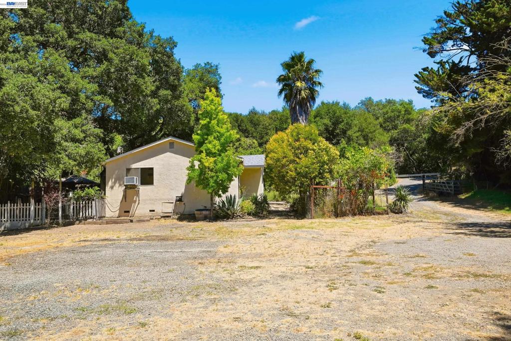 10160 Crow Canyon Rd Property Photo 2