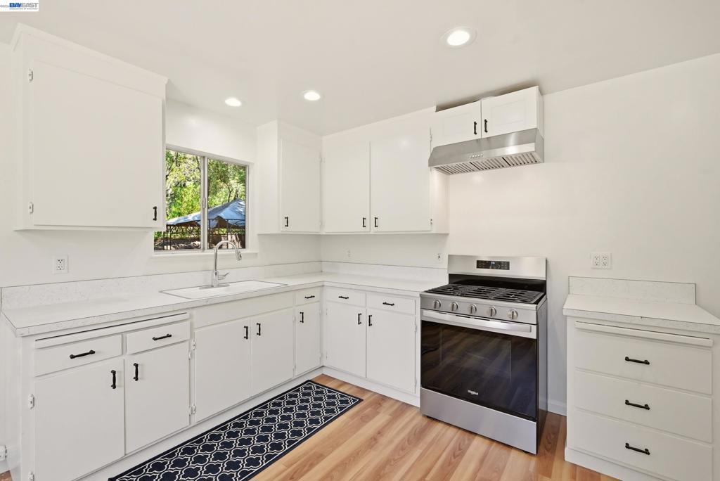 10160 Crow Canyon Rd Property Photo 6